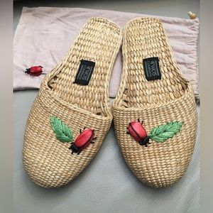 Water Grass Slippers Sz 10